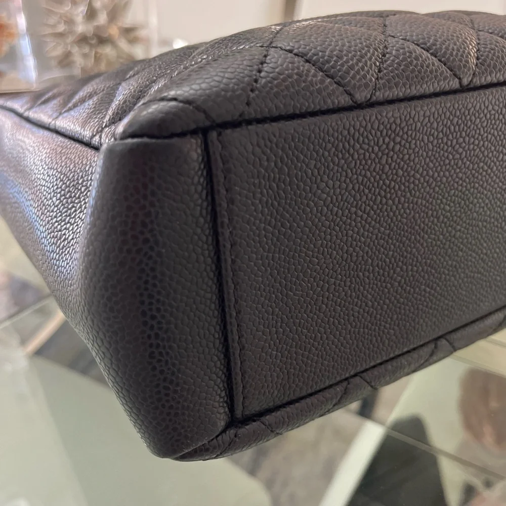 🌸 Black Quilted Caviar Timeless Classic Petit Shopping Tote PST Gold Hardware - Picture 8 of 11